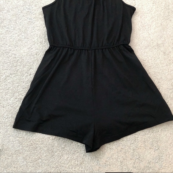 2 for $25🌼 SHEIN Black Keyhole back Halter Romper - Picture 4 of 10
